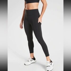 Athleta Ultimate Stash Pocket 7/8 Tight in black